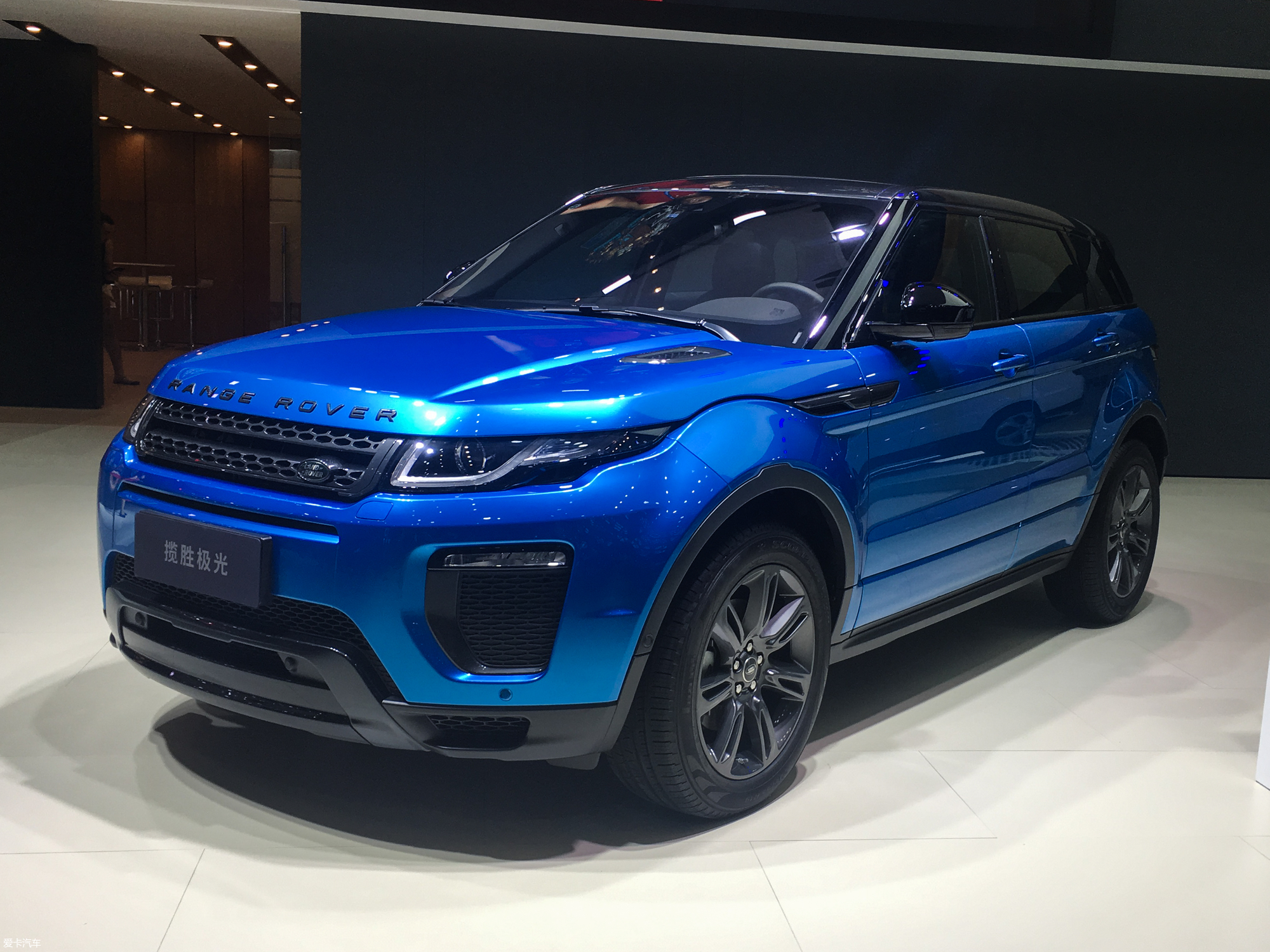 路虎极光揽胜(路虎极光揽胜l视频)