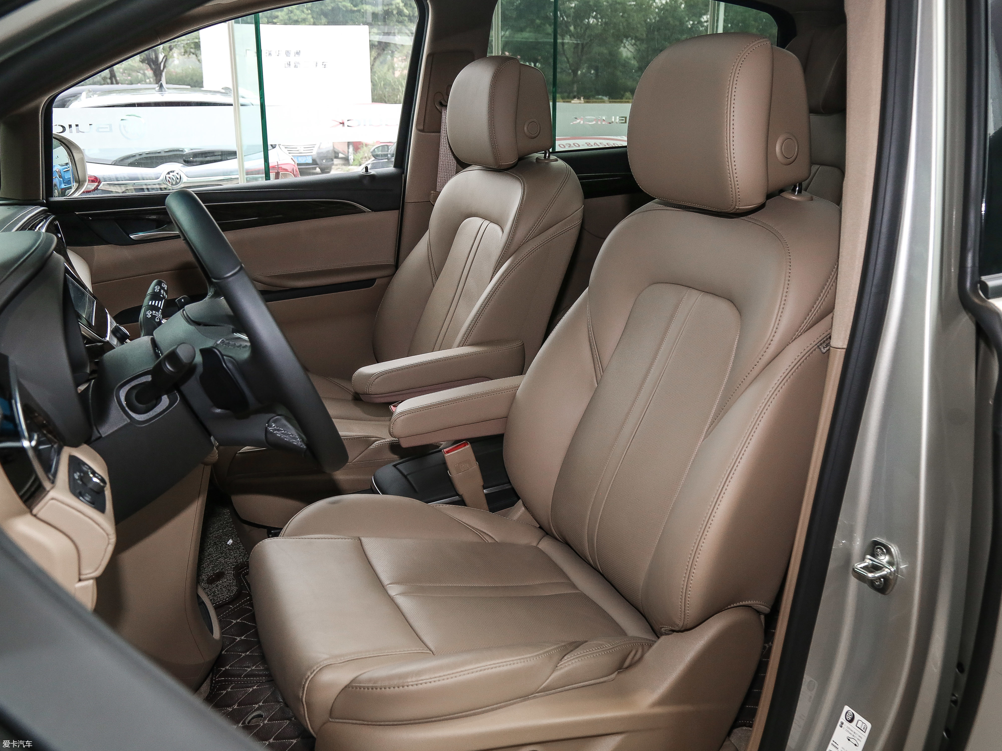 【2018款别克gl8 es陆尊28t 旗舰型 国vi_空间座椅_3/247张图片】