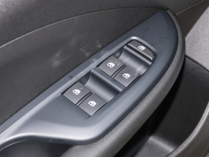 2021款改款 1.3T 自动轻混动精英型 主驾车窗控制区	