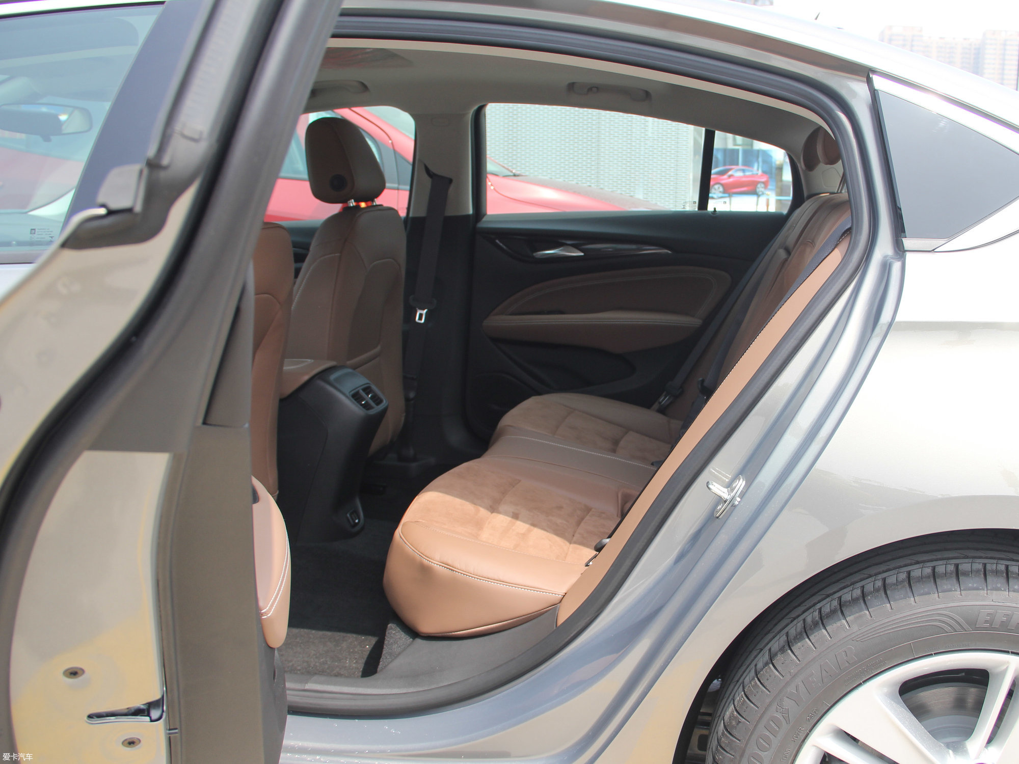 【2017款君威20t 精英型_空间座椅_58/2347张图片】_汽车图片大全