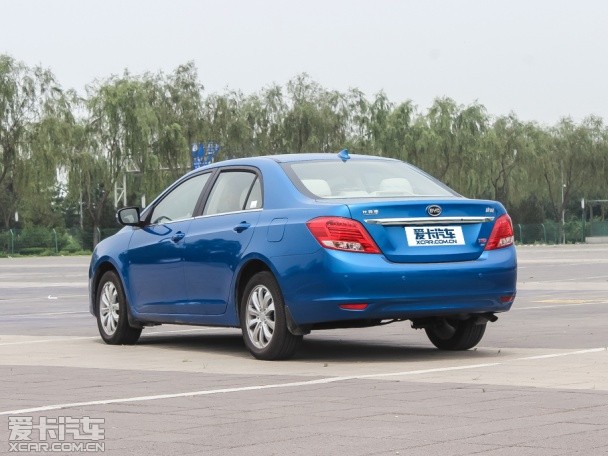 比亚迪汽车2012款速锐