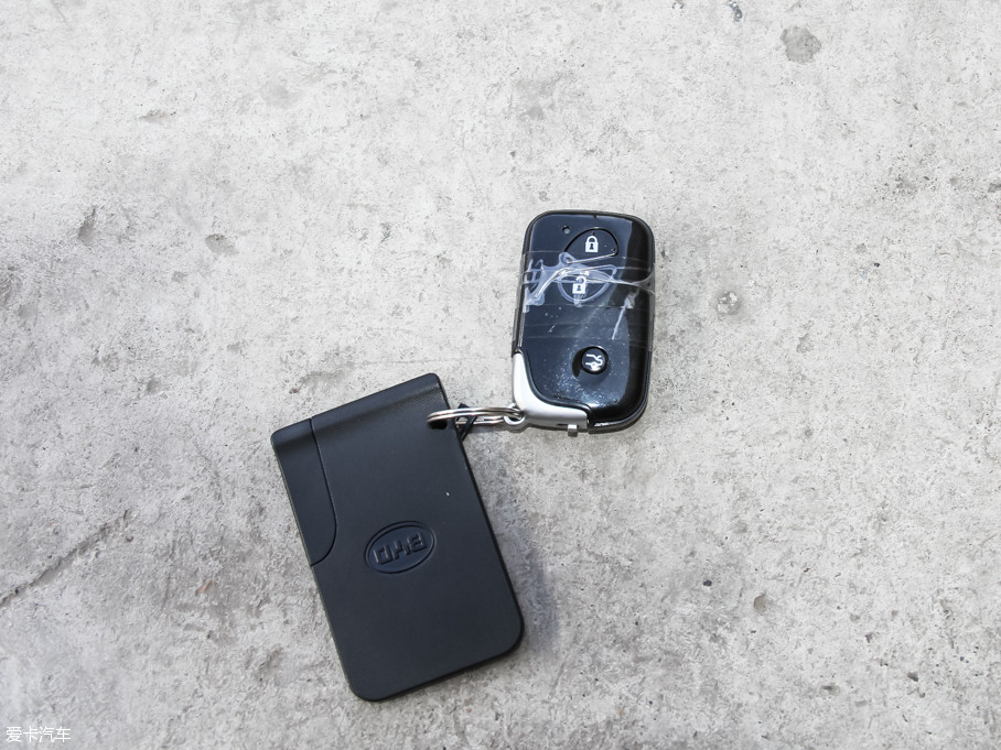 2016款比亚迪e6400精英版