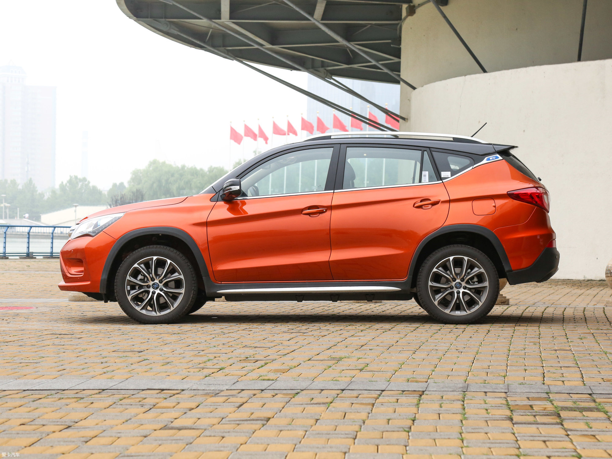 爱卡首页 汽车图片 比亚迪 宋ev 2017款ev300 尊贵型  2017款宋ev ev