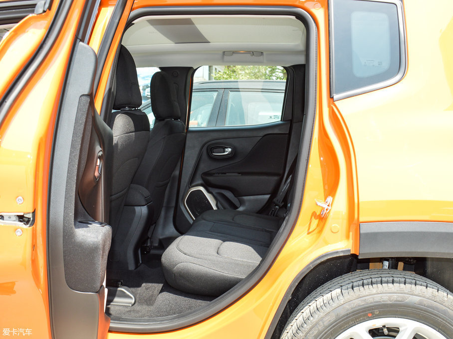 爱卡首页 汽车图片 jeep 自由侠 2017款180t dct高能版  2017款自由侠