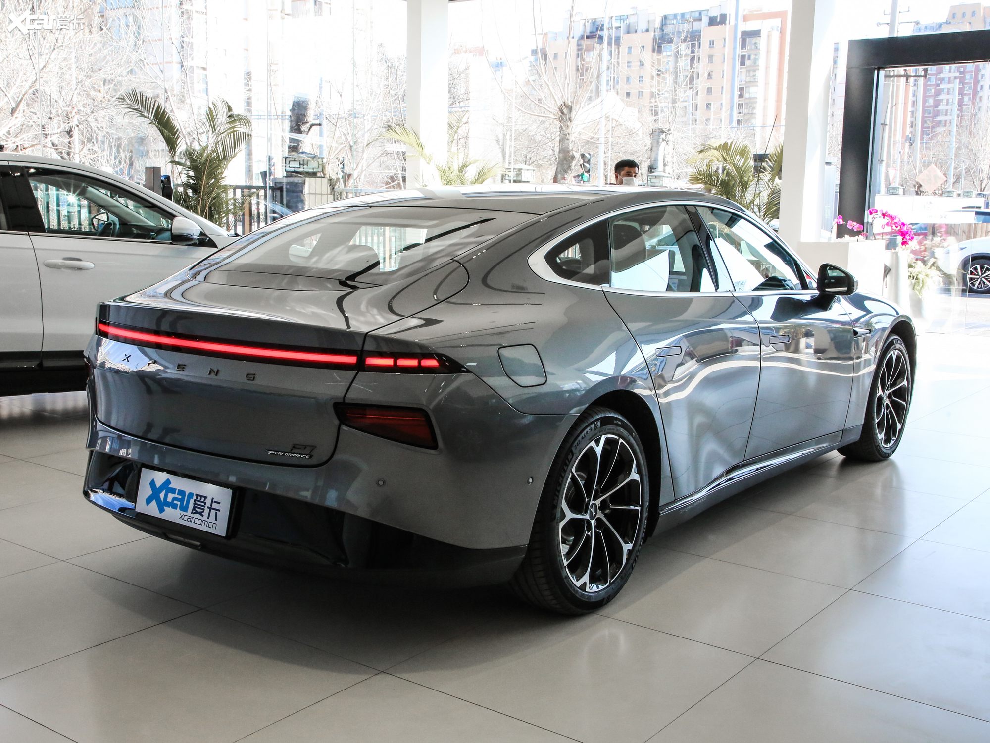 【2020款小鹏p7562e性能版_整体外观_22/270张图片】_汽车图片大全