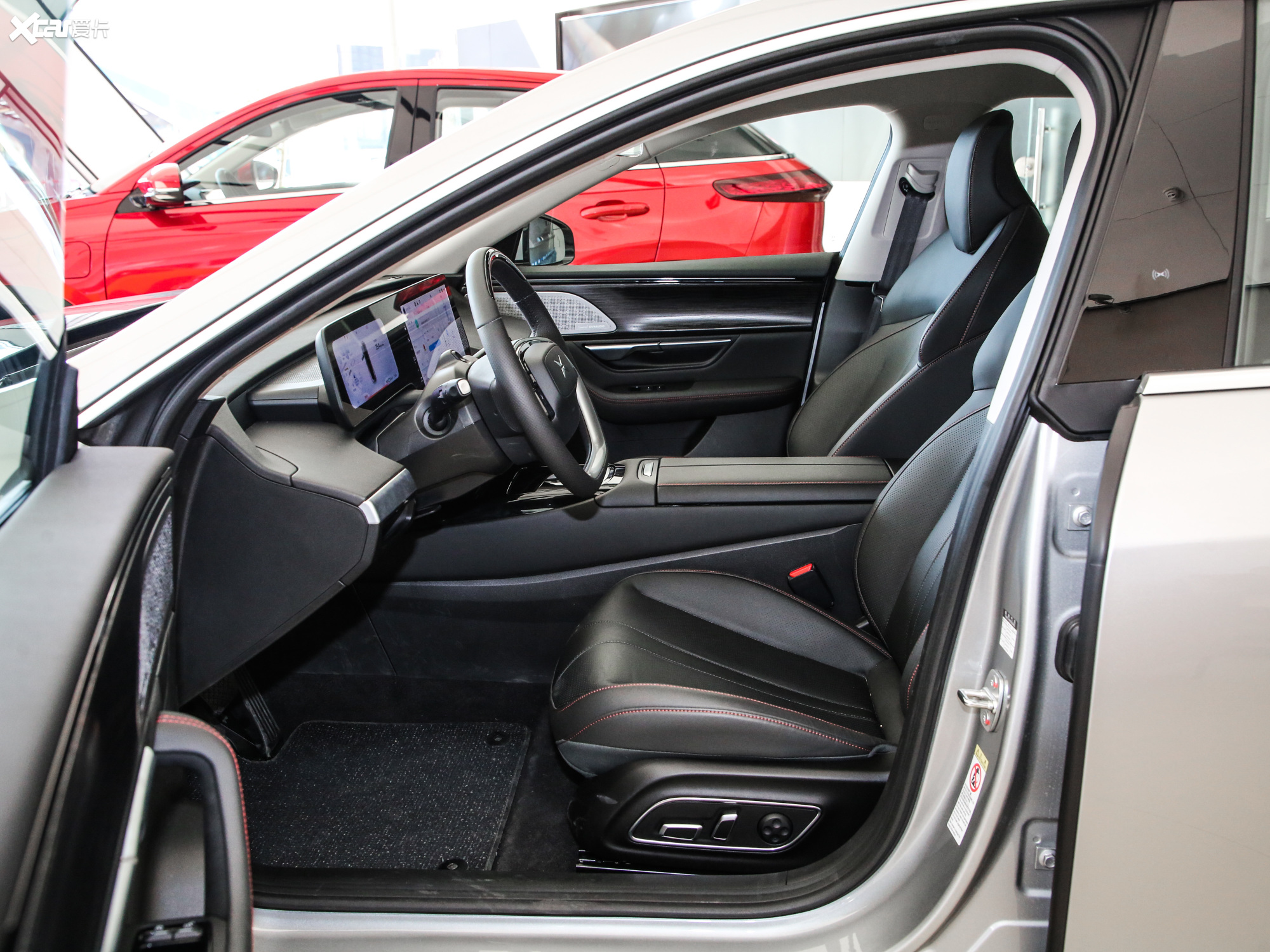 【2020款小鹏p7670n_空间座椅_1/108张图片】_汽车图片大全_爱卡汽车