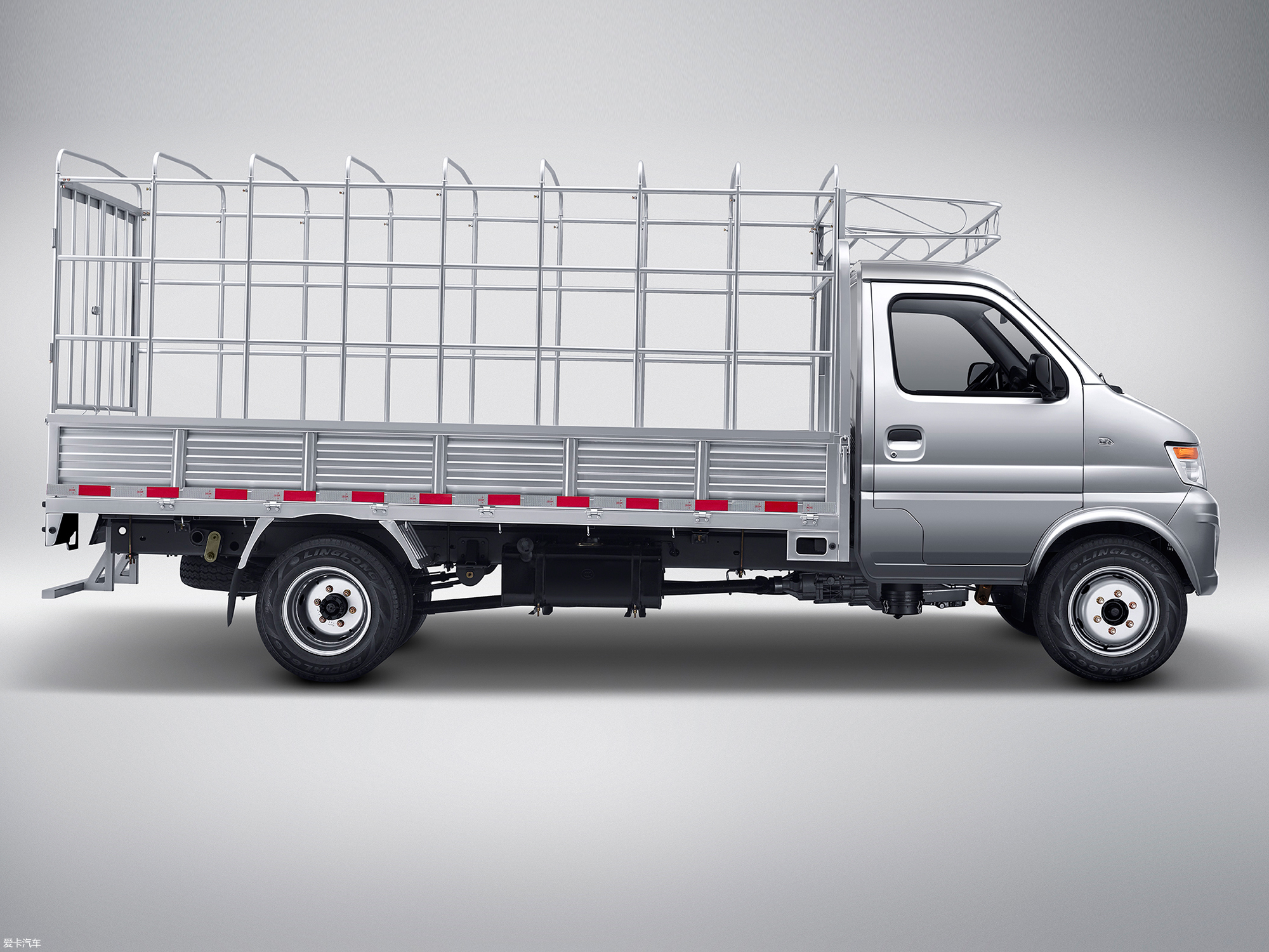 5l 仓栅车单排舒适型3.6米货箱 额载1155