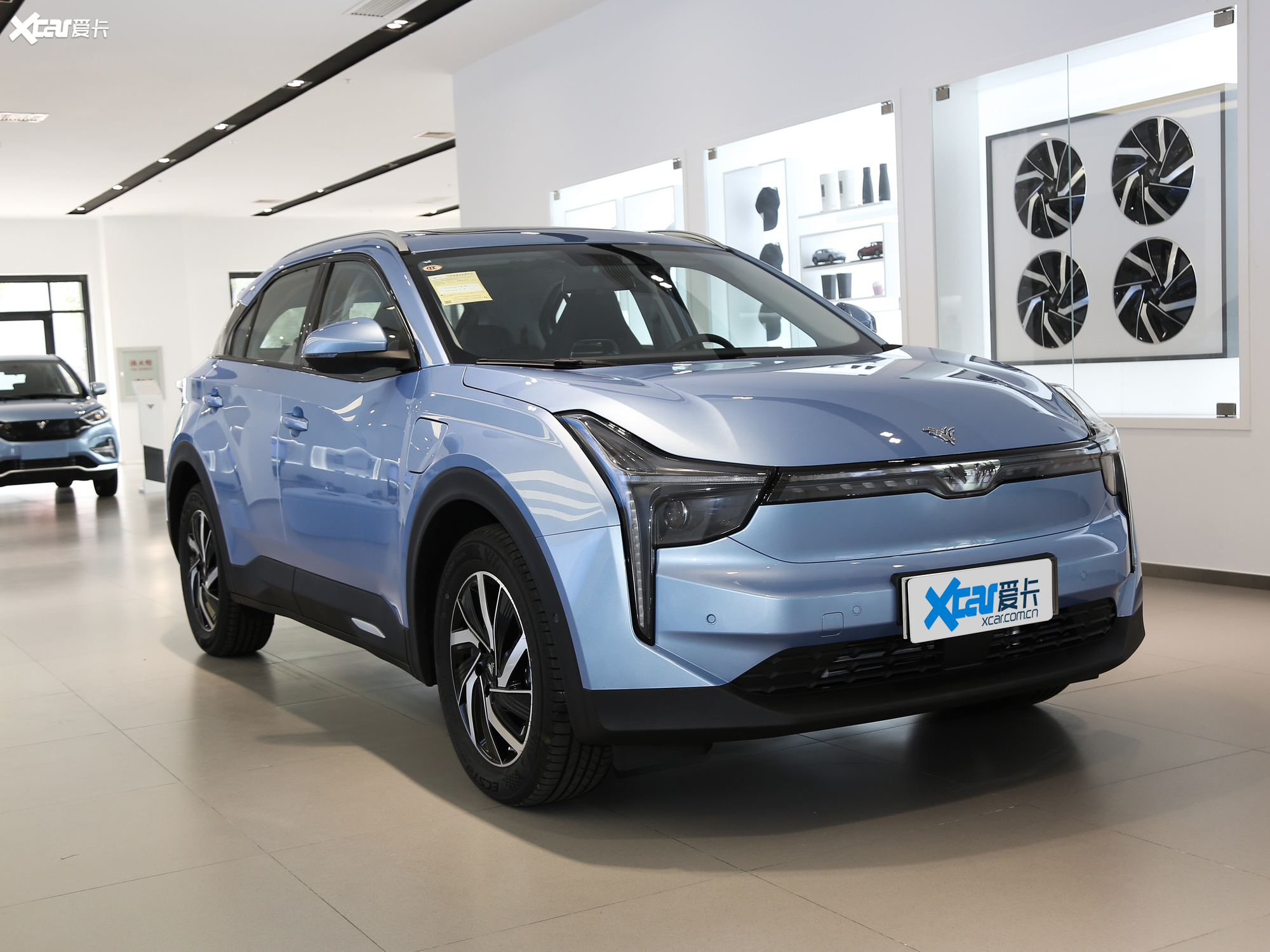 【2020款哪吒u400 u创_整体外观_7/128张图片】_汽车图片大全_爱卡