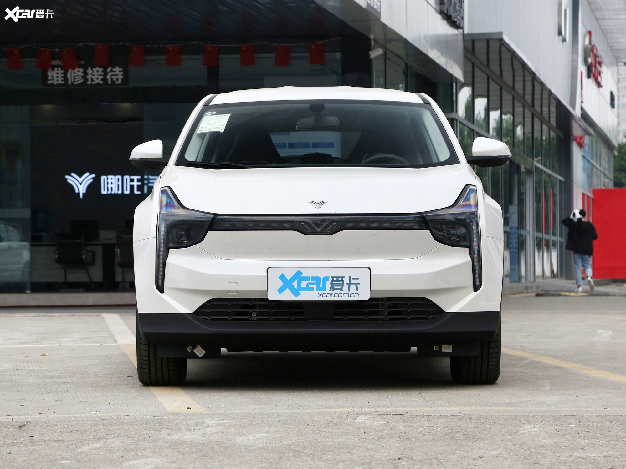 【2020款哪吒u400 u行_整体外观_23/1259张图片】_汽车图片大全_爱卡