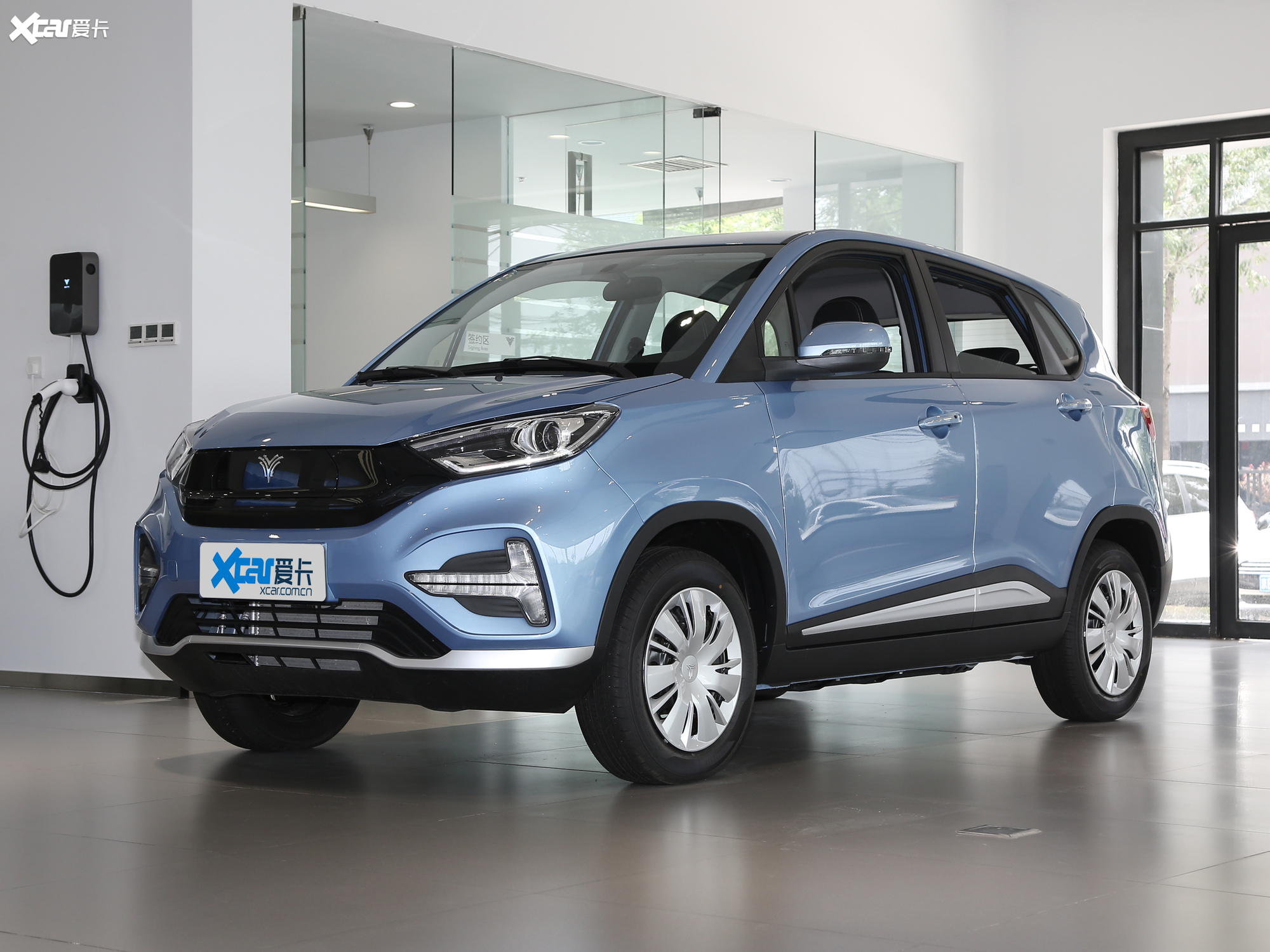 【2020款哪吒n01改款 430v_整体外观_2/159张图片】_汽车图片大全