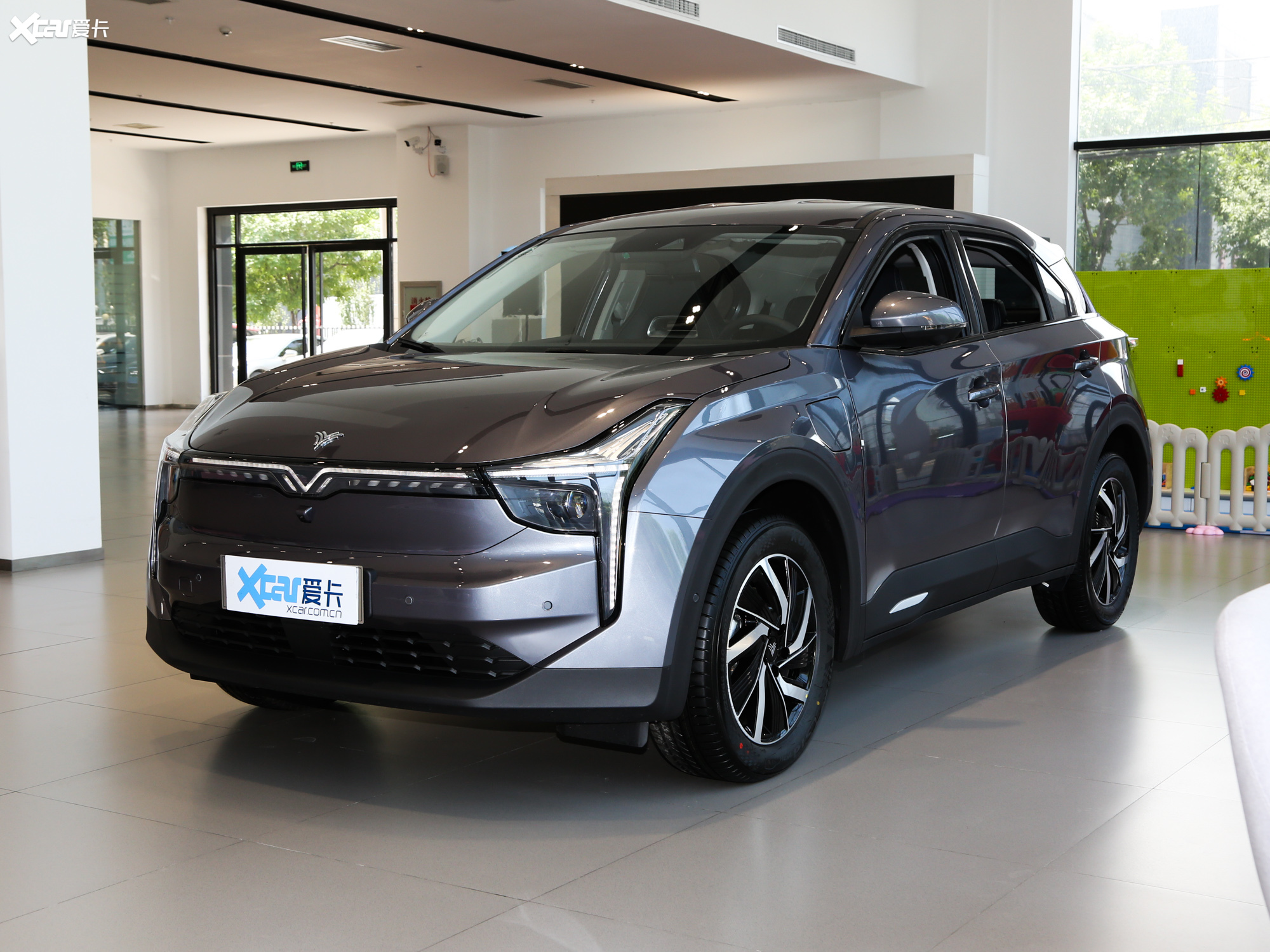 【2021款哪吒upro 500 行业定制版_整体外观_2/180张图片】_汽车图片