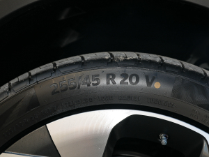 2021款Plus 80 智享科技版 三元锂 轮胎尺寸