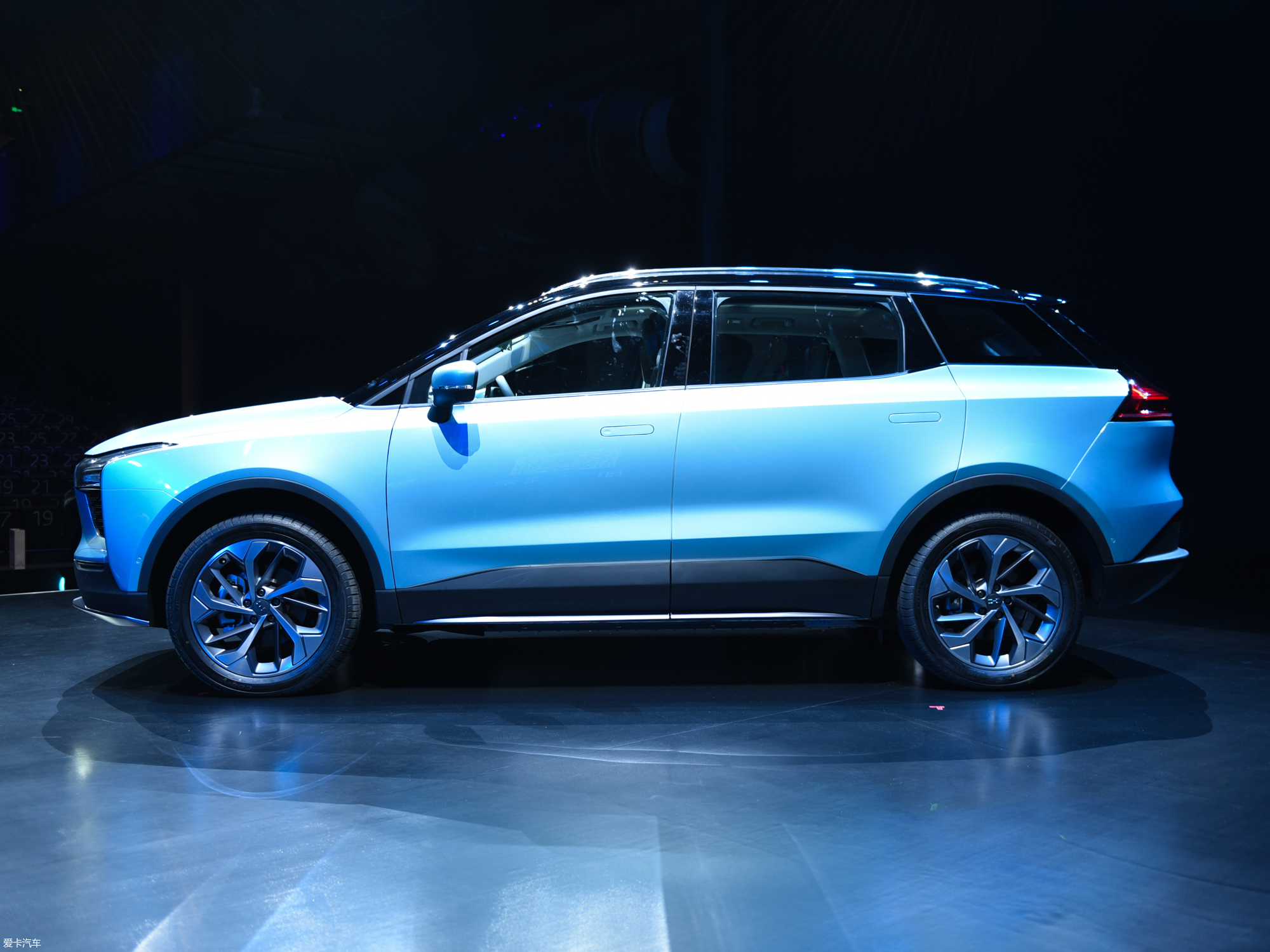 【2020款爱驰u5 ing _整体外观 _8/124张图片】_汽车图片大全_爱卡