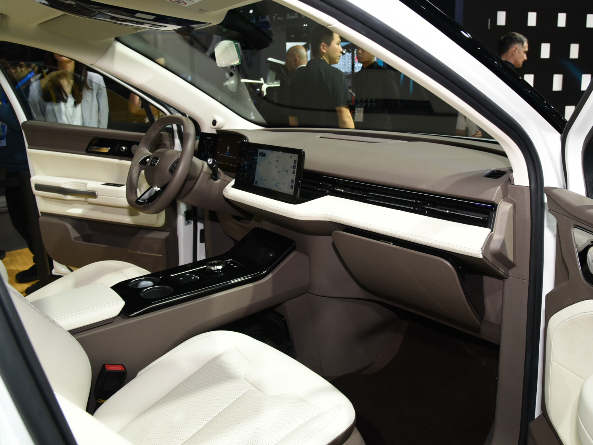 【2020款爱驰u5ing _空间座椅_21/124张图片】_汽车图片大全_爱卡汽车