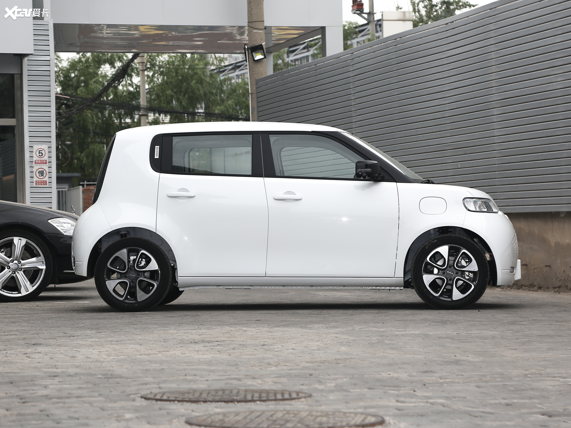 【2020款欧拉白猫401km 旗舰型_整体外观_23/491张图片】_汽车图片