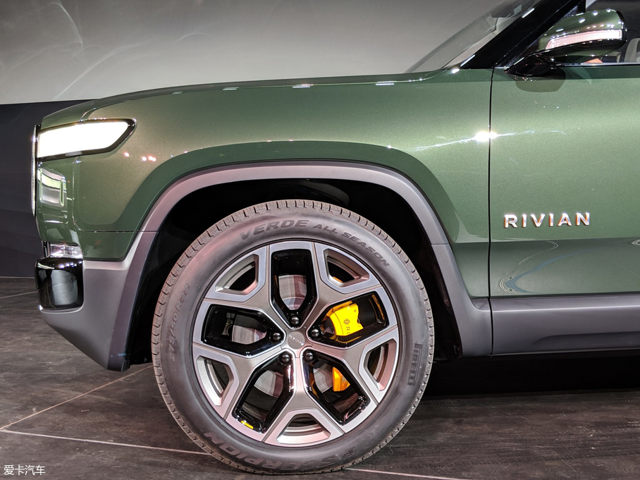 Rivian R1S