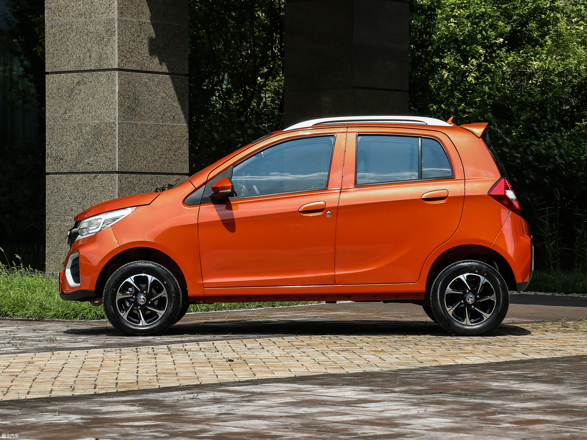 【2019款比德文e3舒适版_整体外观_3/231张图片】_汽车图片大全_爱卡