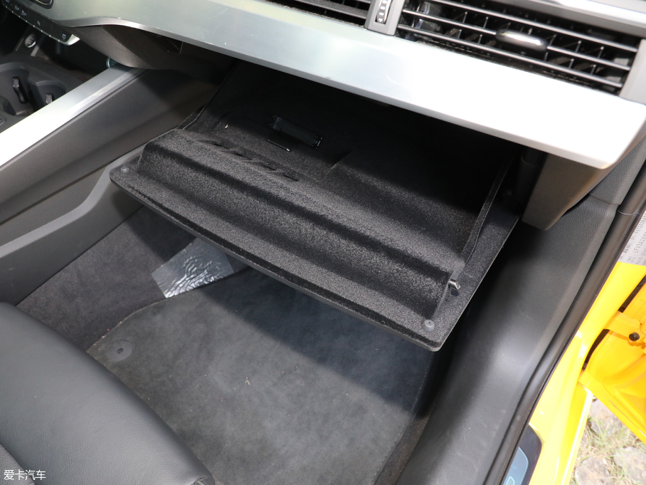 【图】奥迪a6l 2018款 30周年纪念版 35 tfsi 运动型和奥迪a6l 2017款