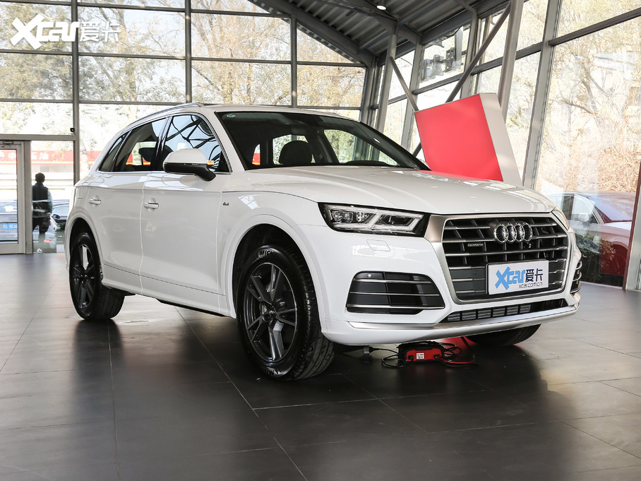 2020款奥迪q5l40 tfsi 荣享时尚型