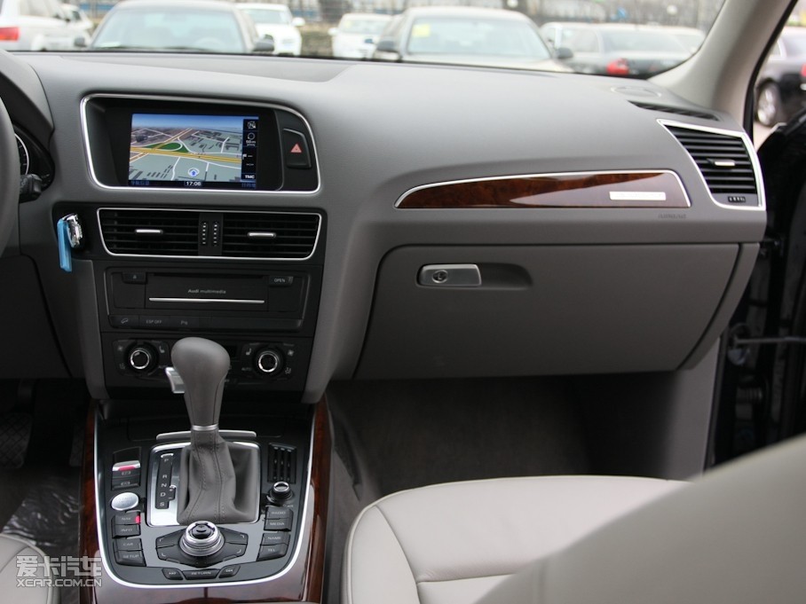 2010款奥迪q52.0t 舒适型