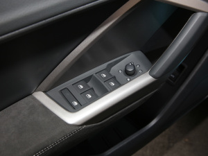 2022款45 TFSI 四驱时尚动感型 主驾车窗控制区	