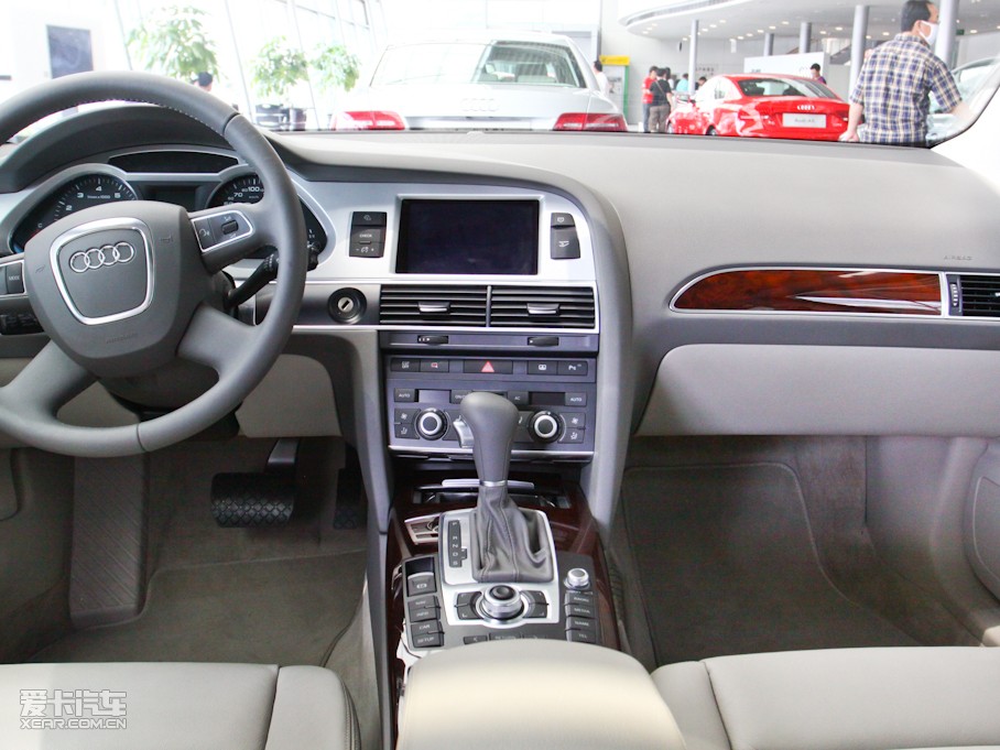 2010款奥迪a6l 2.4l cvt两驱舒适版