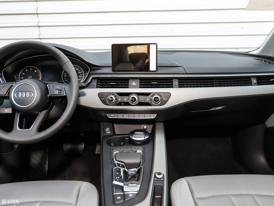 2017款奥迪a4l40 tfsi 进取型