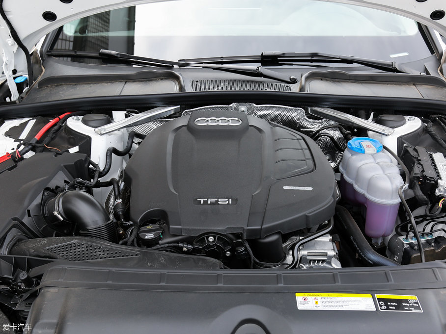 全新奥迪a4l搭载了第三代ea888发动机,目前推出的车型配备2.