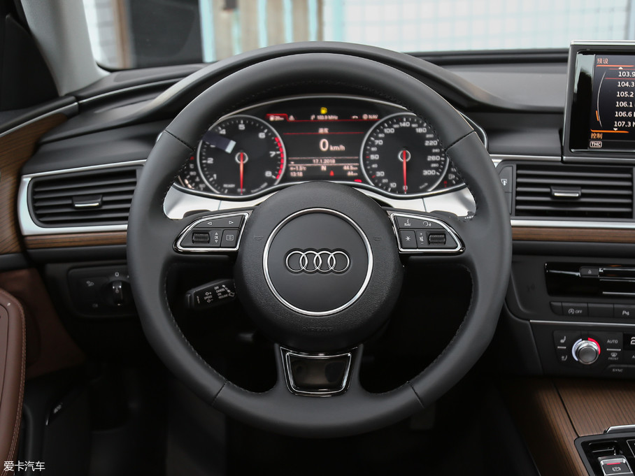 2018款奥迪a6l30周年纪念版 45 tfsi quattro 豪华型