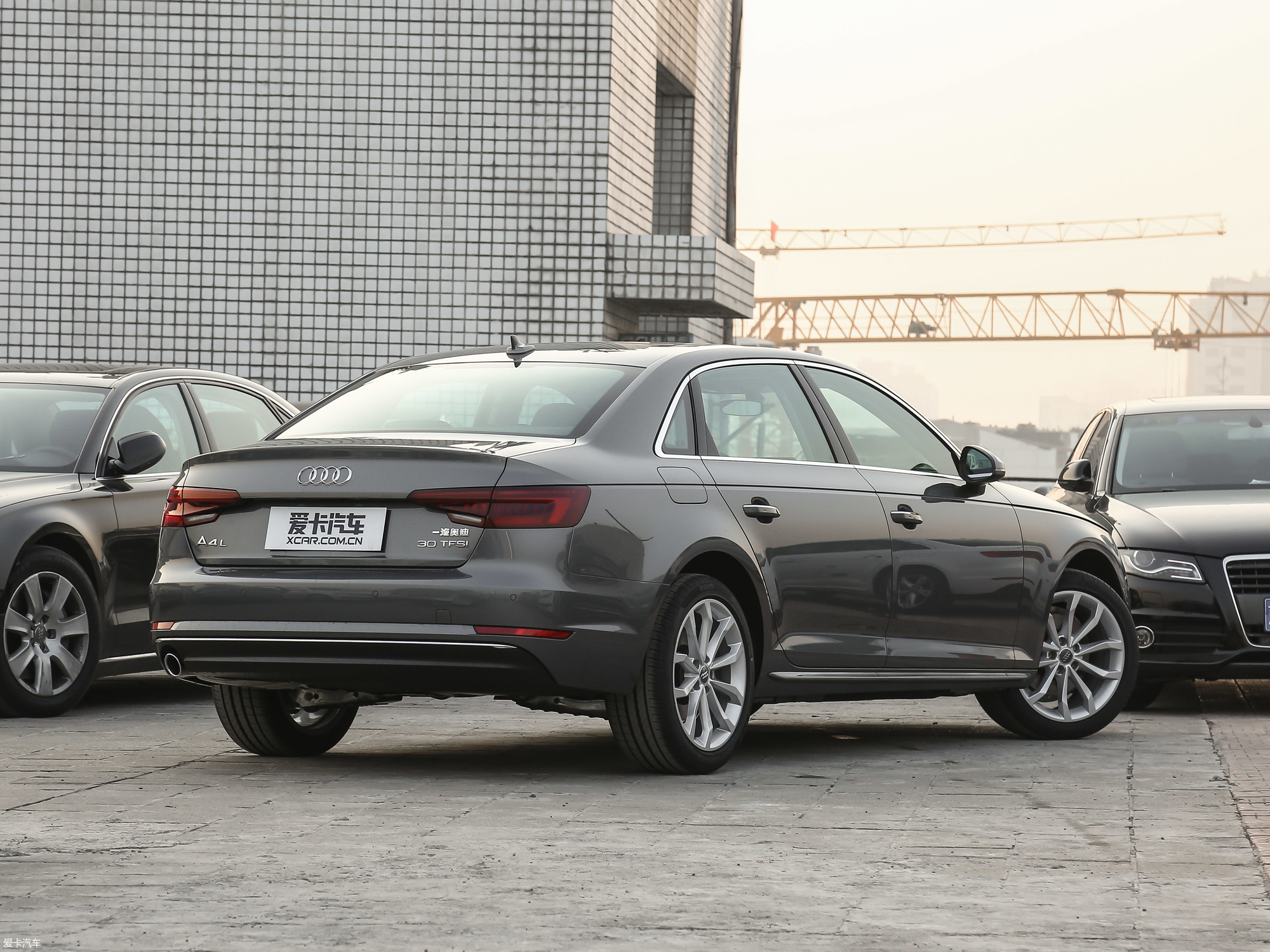 【2018款奥迪a4l30周年版 30 tfsi 进取型_整体外观_7/2391张图片】