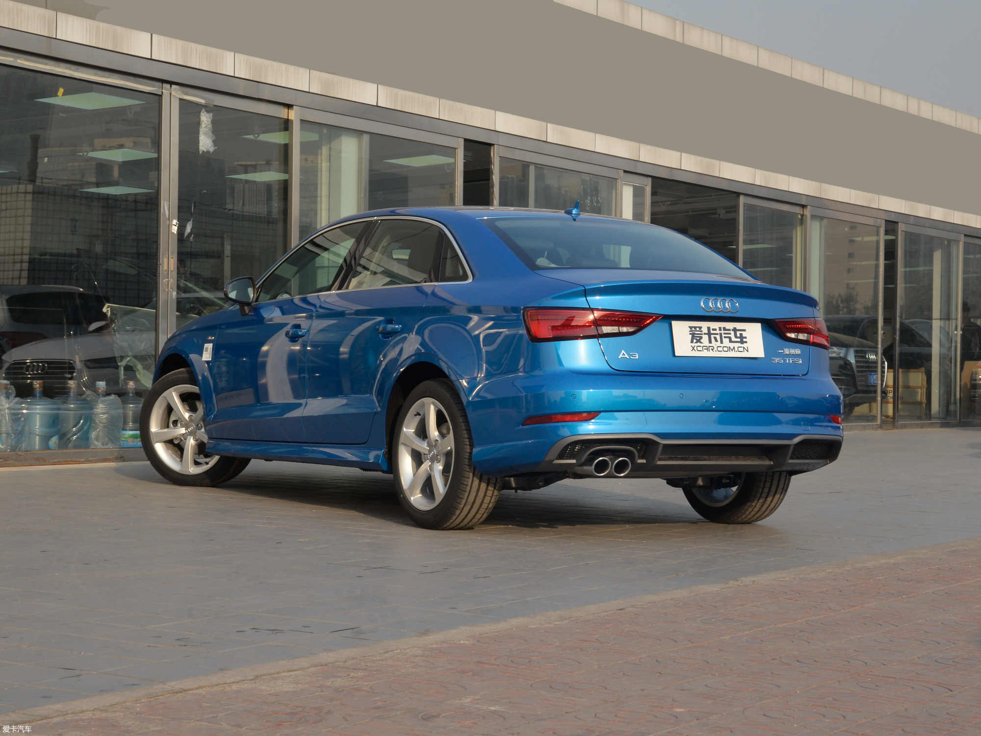 【2018款奥迪a3三厢30周年版 limousine 35 tfsi进取型 _整体外观_3