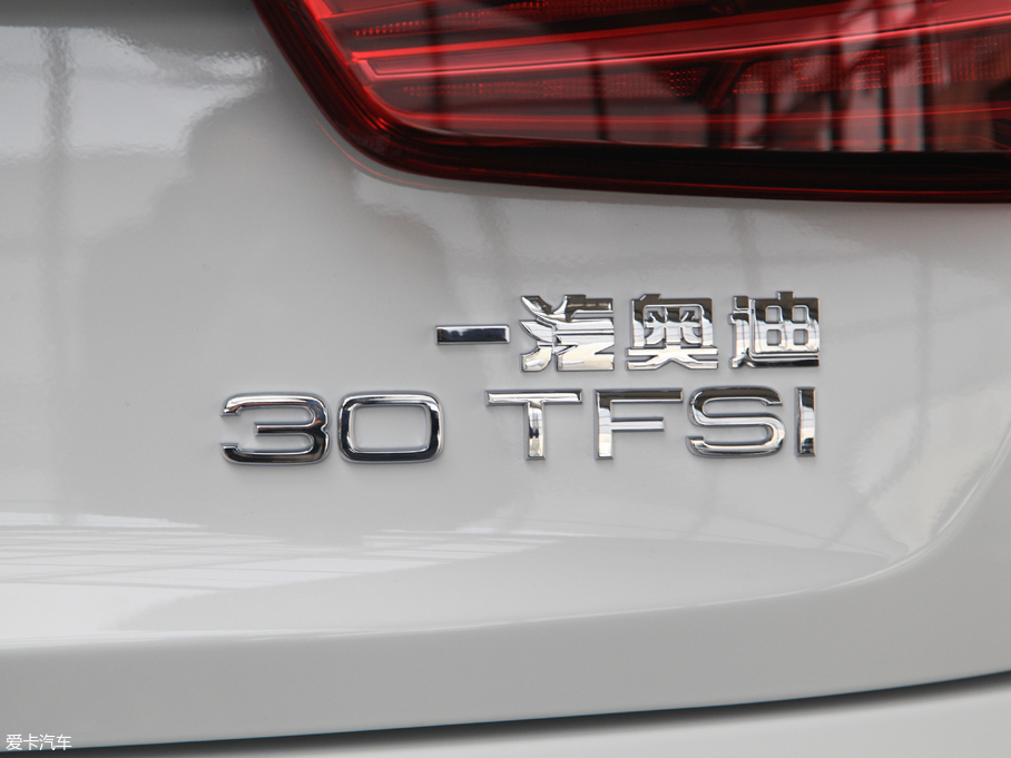 2018µQ3 30 30 TFSI ׼