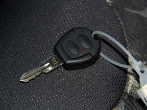 2013款1.0L 手动快乐版 车钥匙