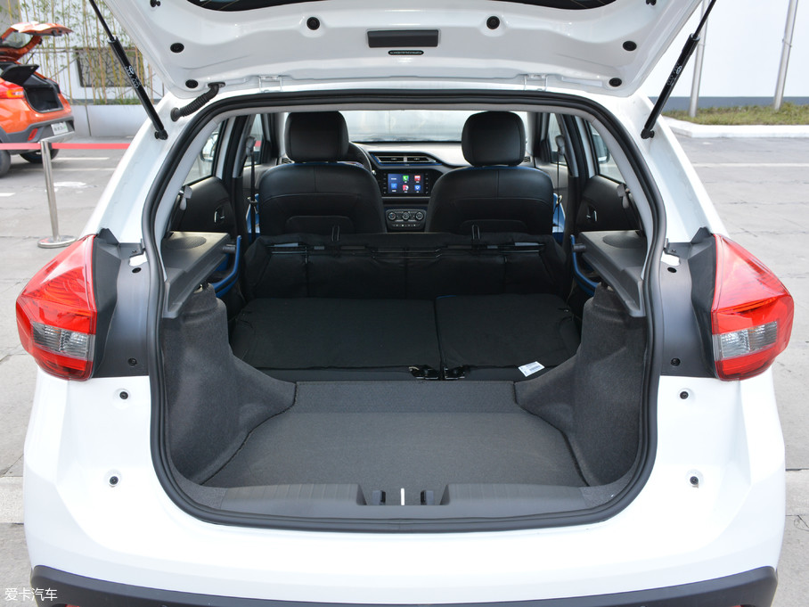 2018款瑞虎3xe畅行版