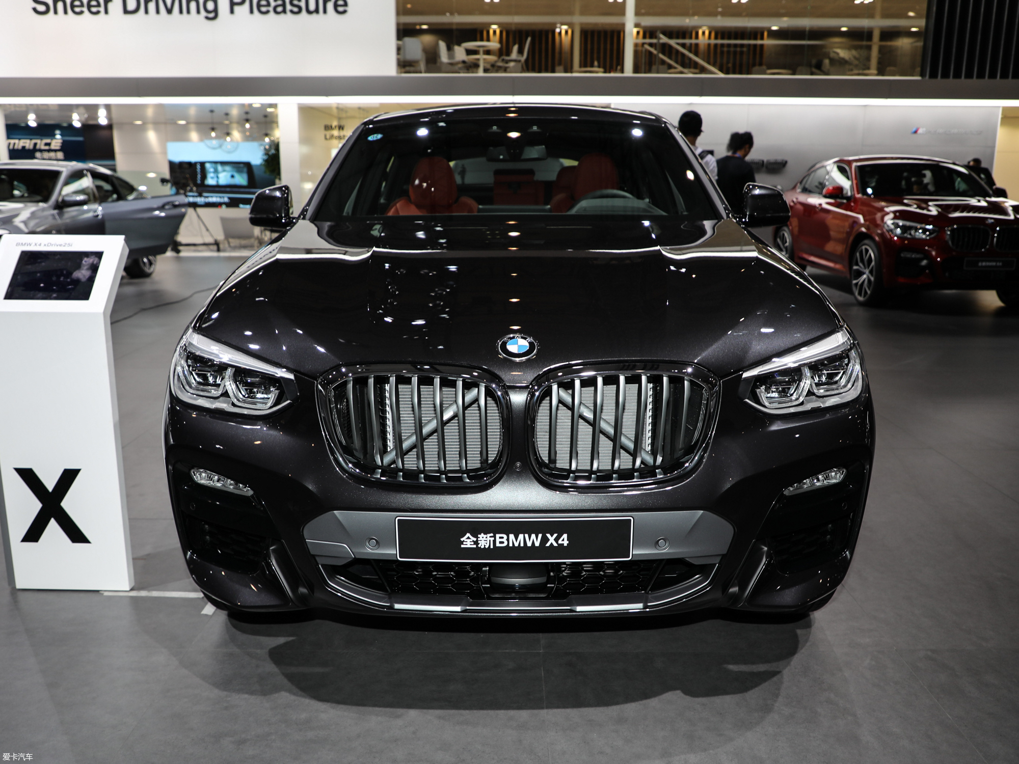 【2019款宝马x4 xdrive 25i m越野套装_整体外观 _51/2089张图片】