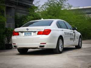 2009款750Li 豪华版 左后45度