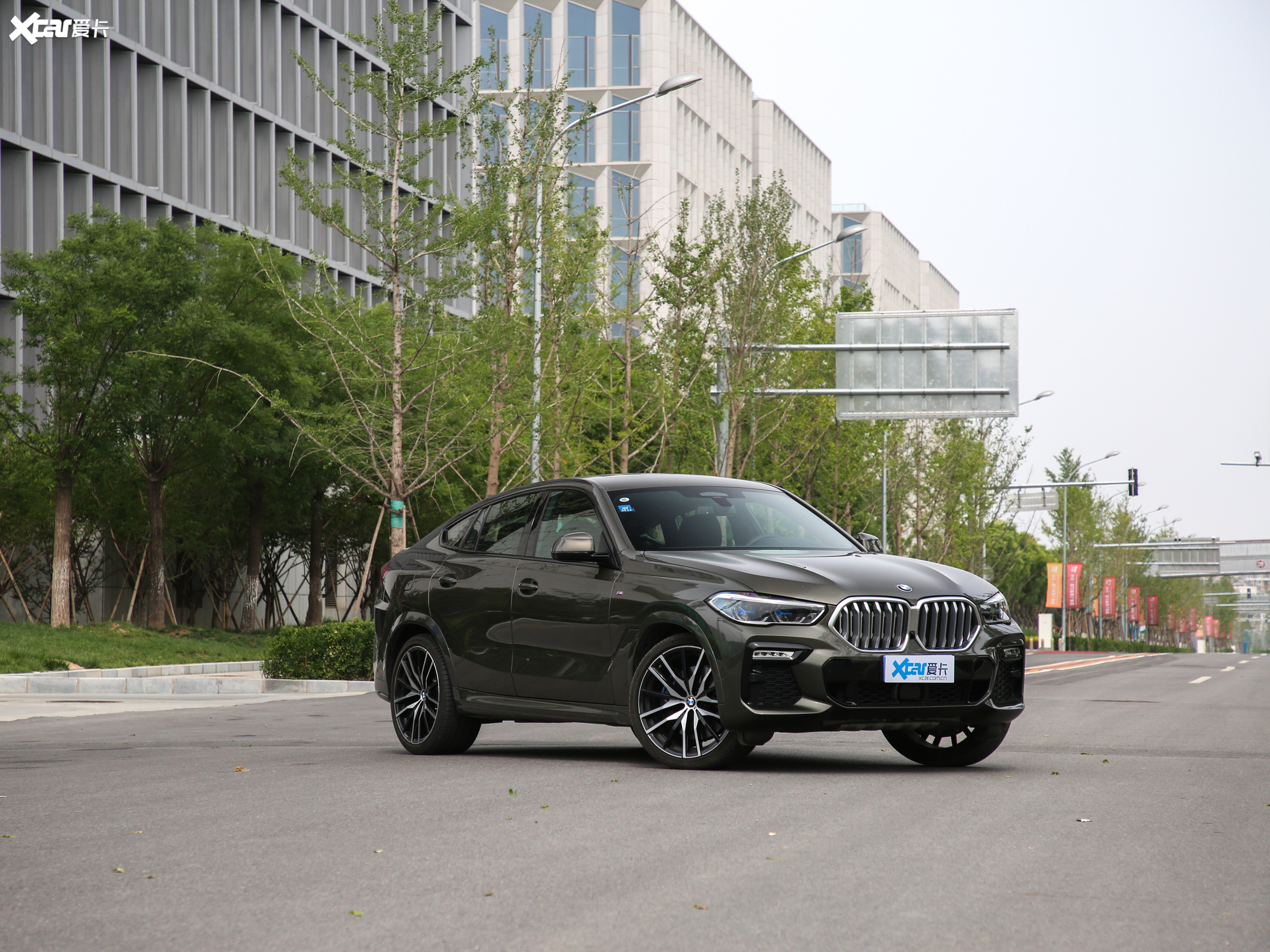 【2020款宝马x6xdrive40i 尊享型 m运动套装_整体外观_12/1403张图片