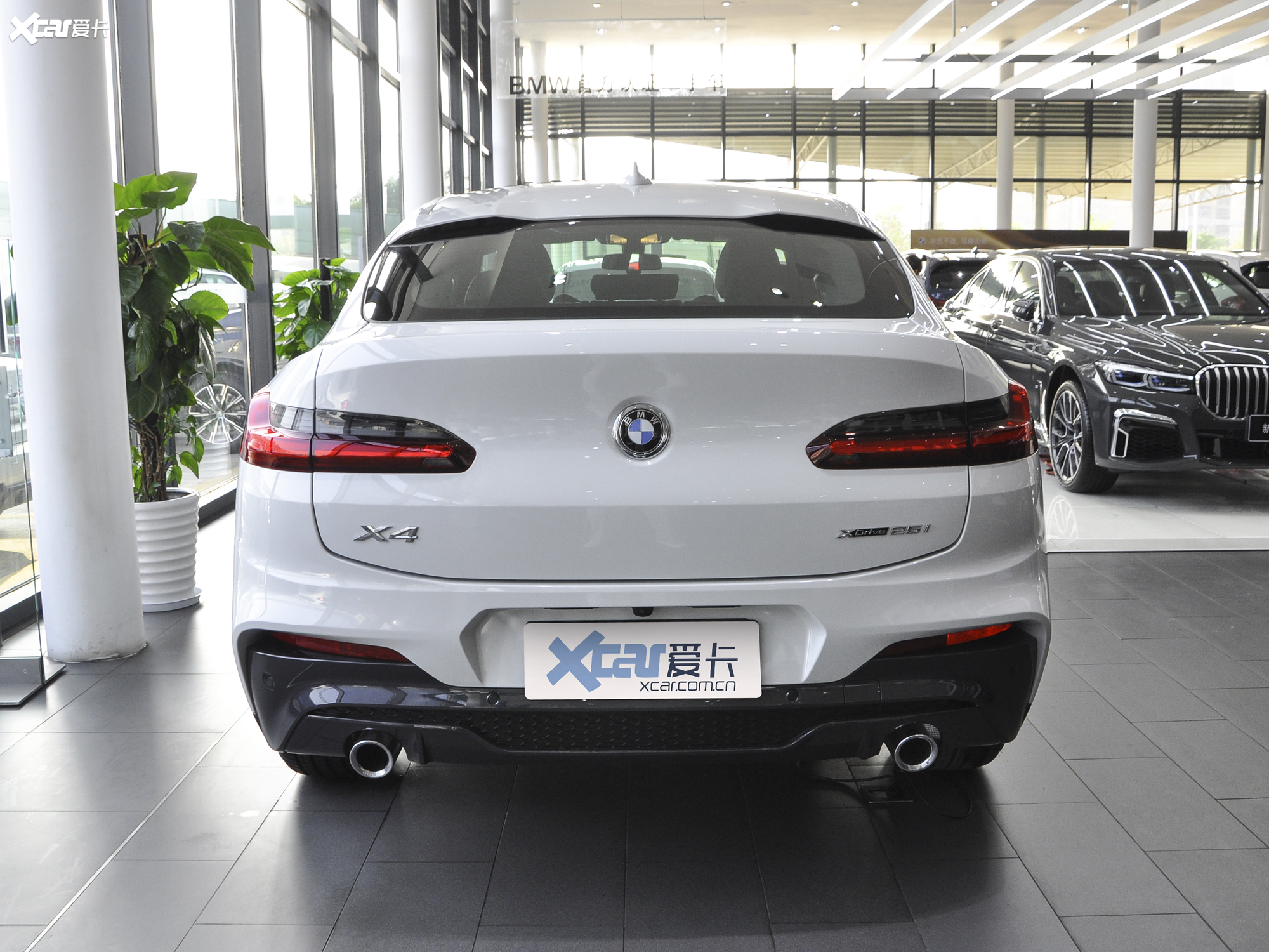 【2021款宝马x4 xdrive 25i m运动套装_整体外观 _12/615张图片】