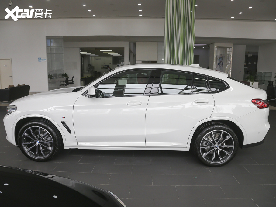 2021款寶馬x4 xdrive 25i m運動曜夜套裝