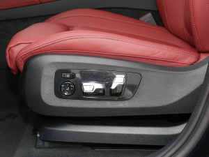 2022款改款二 xDrive40i 尊享型 M运动套装 主驾驶座椅调节