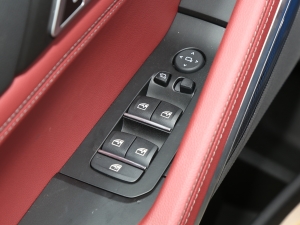2022款改款二 xDrive40i 尊享型 M运动套装 主驾车窗控制区	