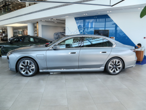 2023xDrive60L װ ࣨ