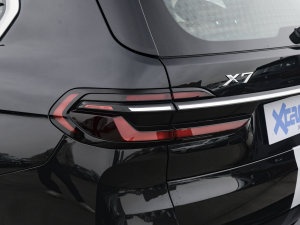 2023款xDrive40i 领先型豪华套装 尾灯