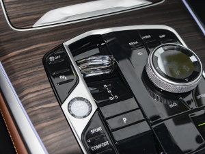 2023款xDrive40i 领先型豪华套装 换挡杆
