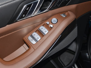 2023款xDrive40i 领先型豪华套装 主驾车窗控制区	