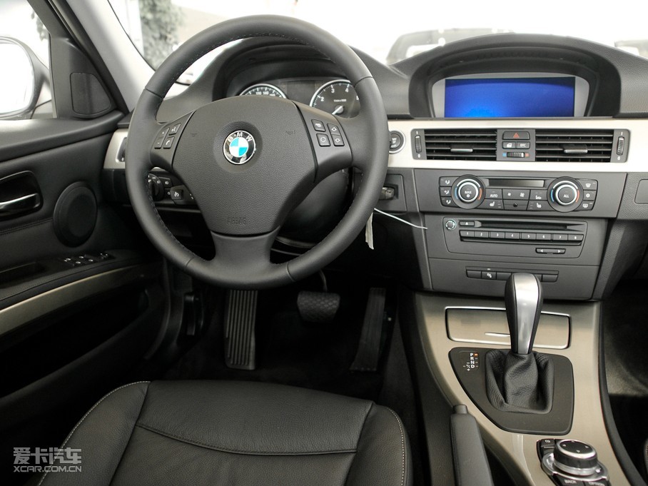 2011款宝马3系四门320i 豪华版