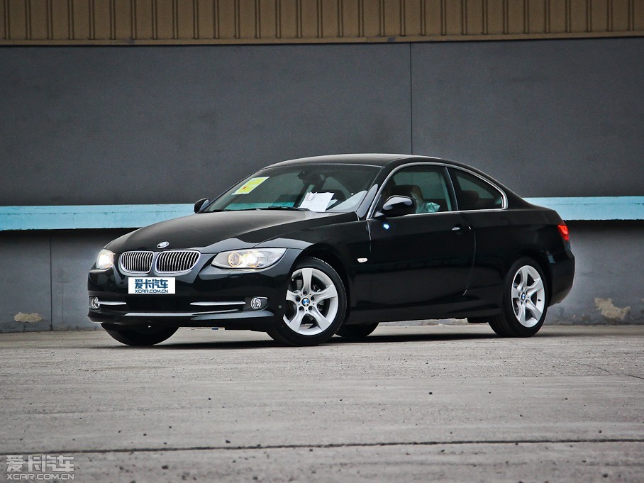 2011款宝马3系双门320i 双门轿跑车