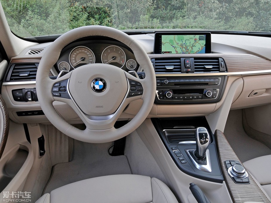 2013款宝马3系四门328i 运动设计套装