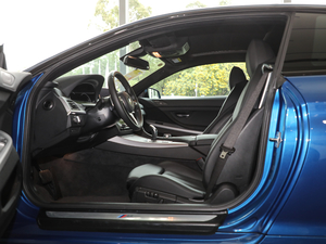 2016款650i xDrive 前排空间