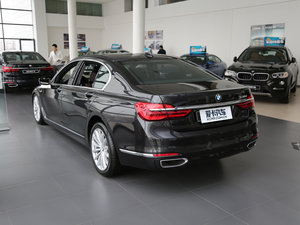 2017款740Li xDrive 豪华型 左后45度